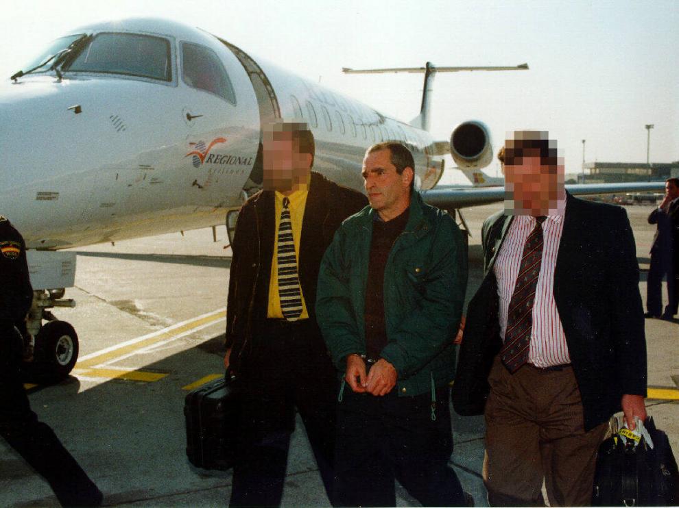 El etarra 'Baldo', el día que fue extraditado a España por las autoridades francesas.