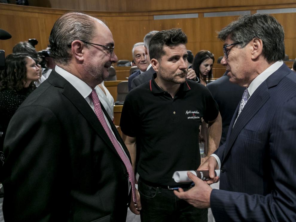 Lambán, junto a Escartín y a Aliaga, durante el pleno de constitución de la X legislatura