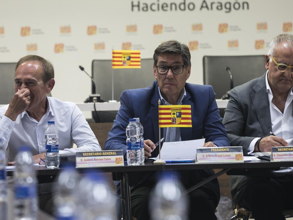 El líder del PAR, Arturo Aliaga, en la ejecutiva que ratificó ayer el acuerdo de investidura