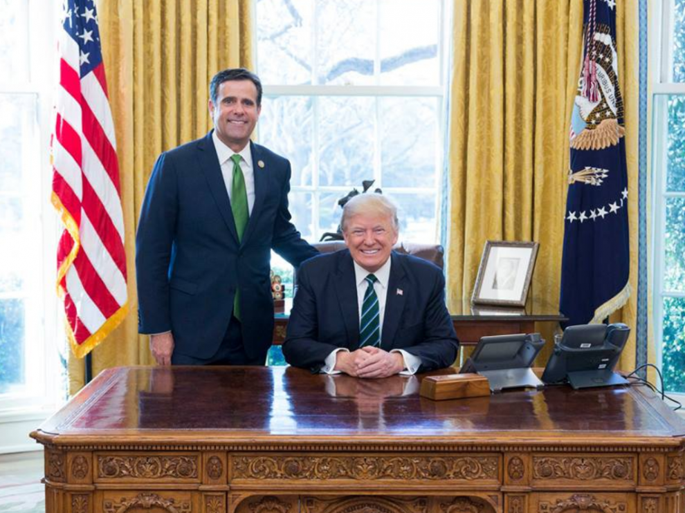 John Ratcliffe junto a Donald Trump, en una imagen de archivo.