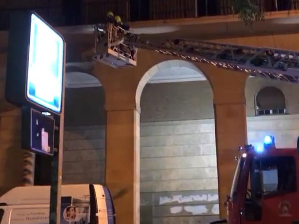 Los Bomberos, en el momento de la actuación.