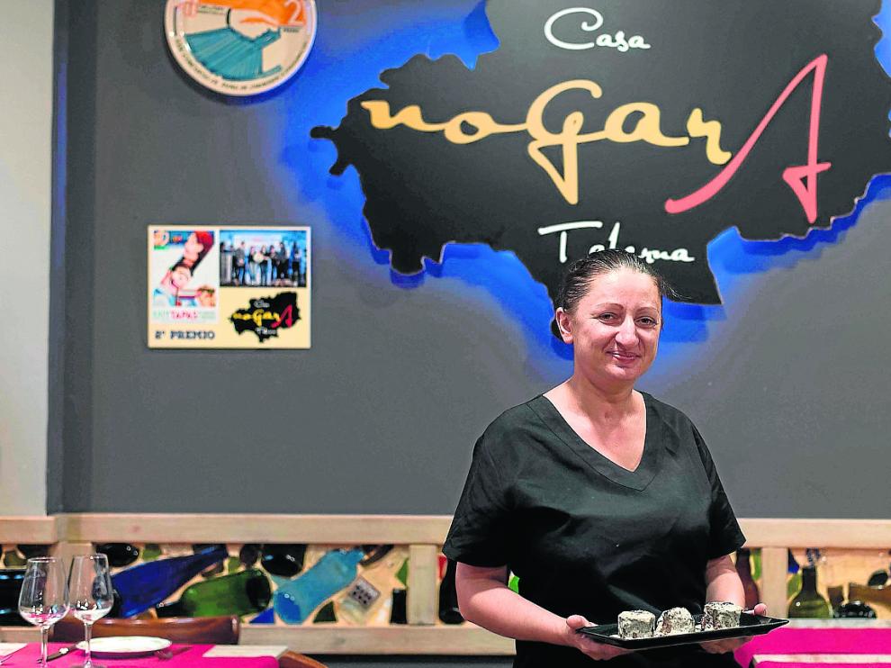 Mihaela Trifan, con la tapa de carrillera guisada con salsa de trufa.
