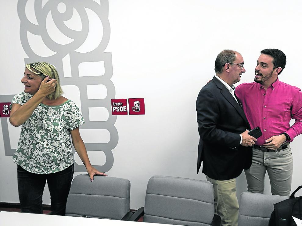 Javier Lambán y Dario Villagrasa, antes de comenzar la ejecutiva regional del PSOE, este lunes.
