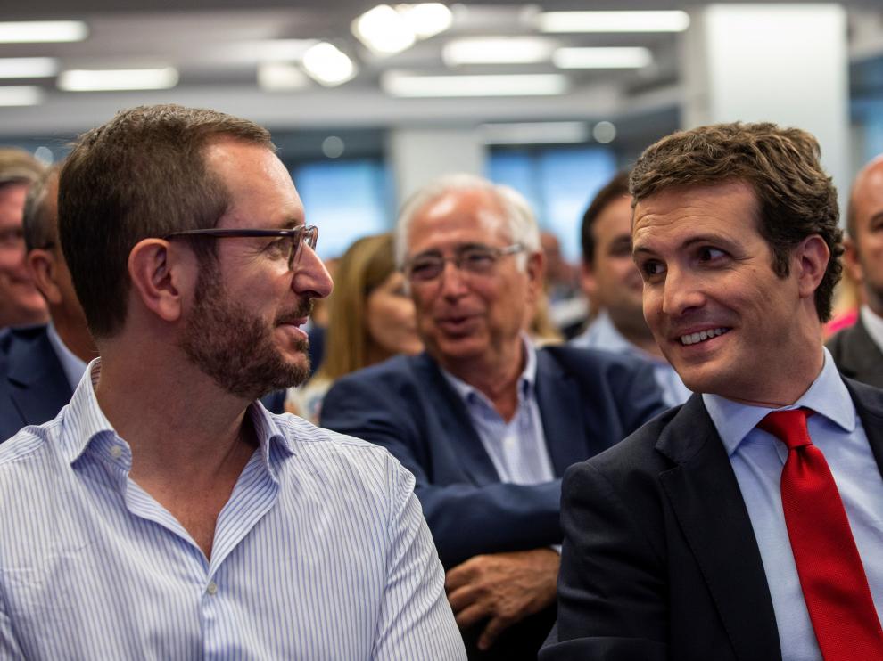 El senador Javier Maroto y el líder del PP, Pablo Casado.