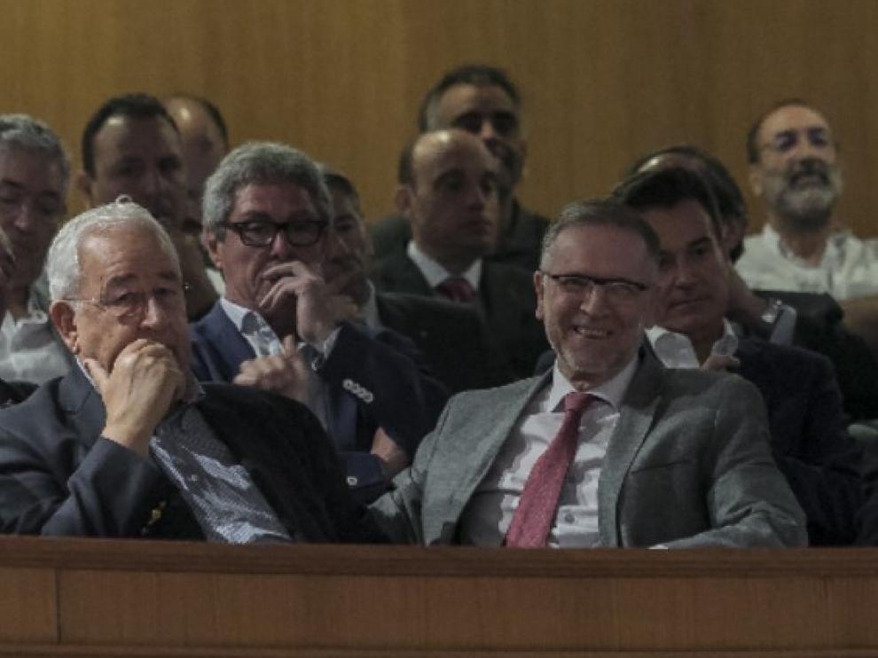 Biel e Iglesias, siguiendo la primera sesión del debate de investidura de Javier Lambán desde la tribuna.
