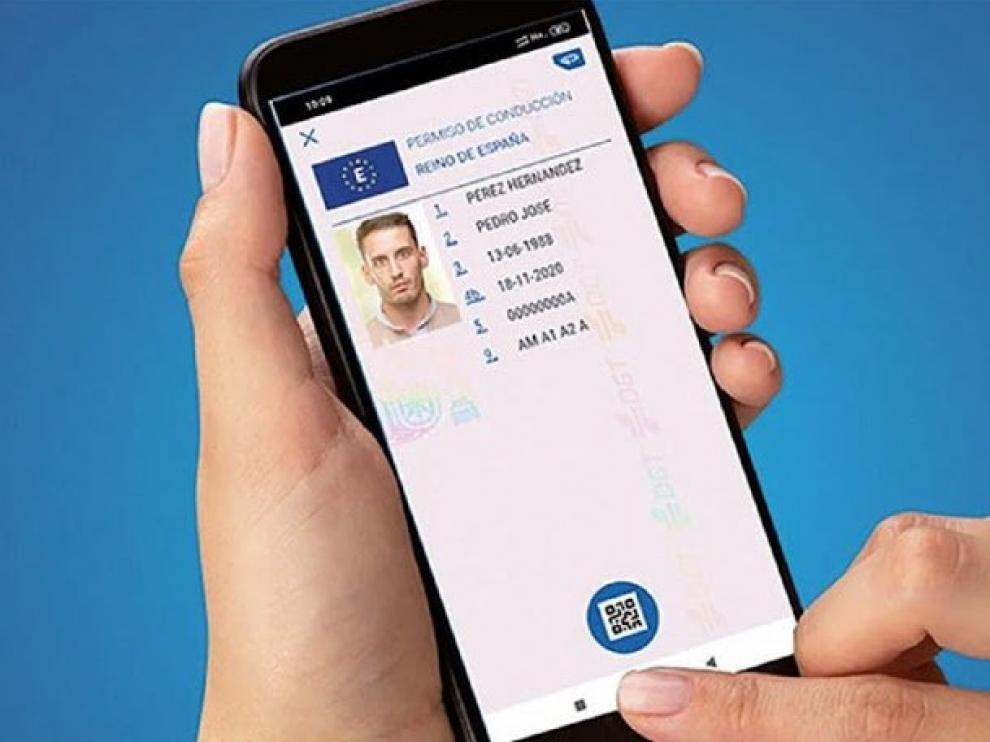 La DGT trabaja en una 'app' para llevar el carné y la documentación del vehículo en el móvil.