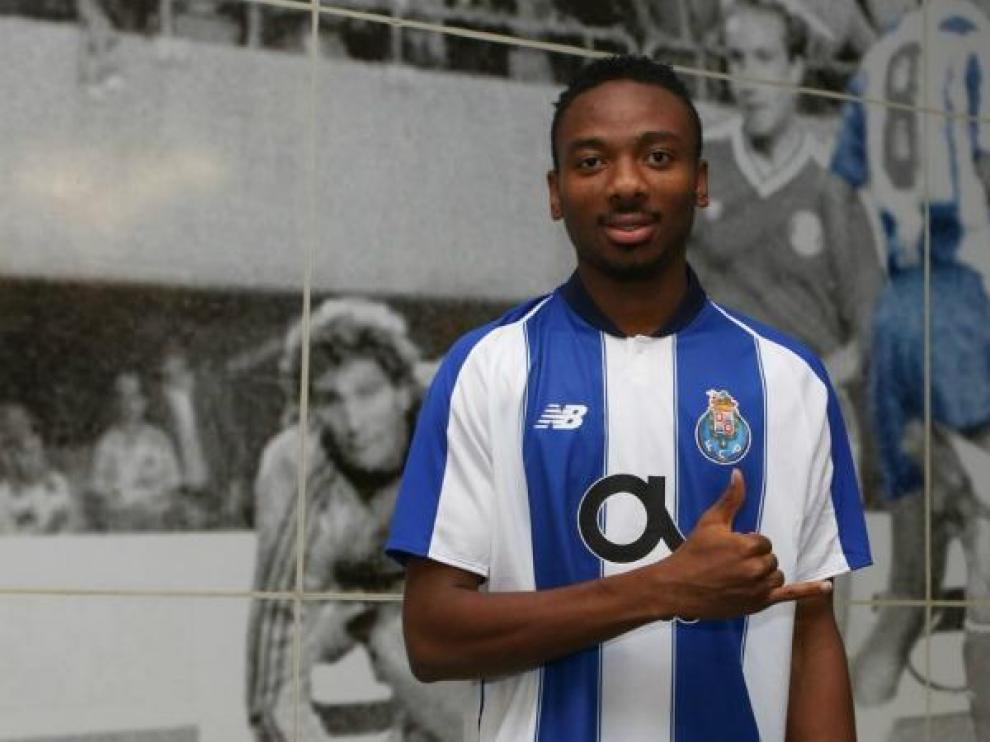 Kelechi Nwakali, con la camiseta del Oporto.