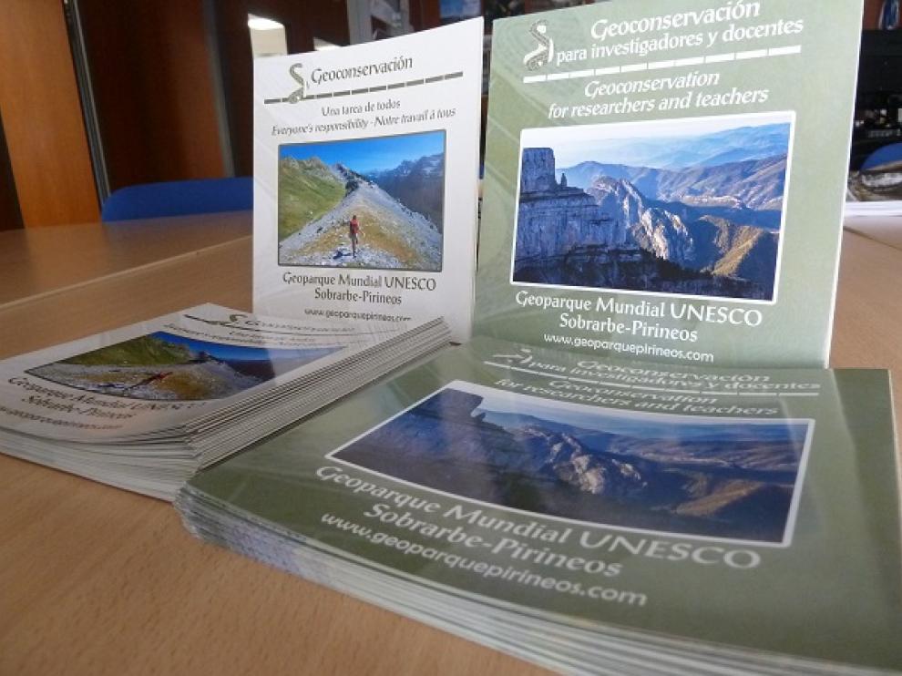 Dos folletos con propuestas para que todos podamos ayudar a conservar el medio geológico