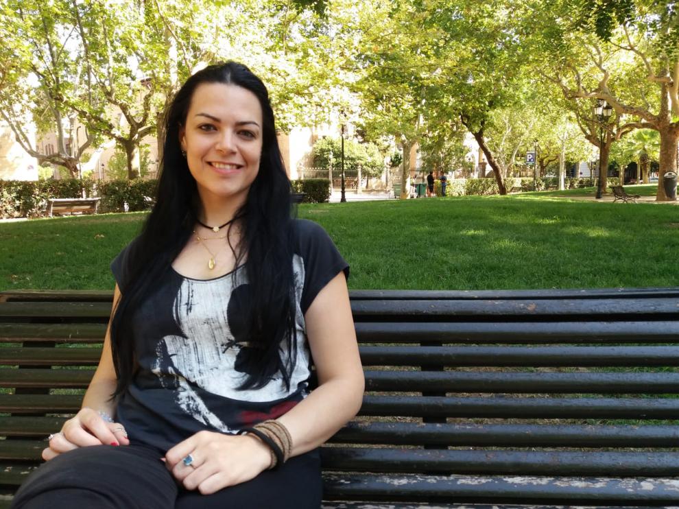 Silvia I. Cambra en la plaza de Los Sitios de Zaragoza.