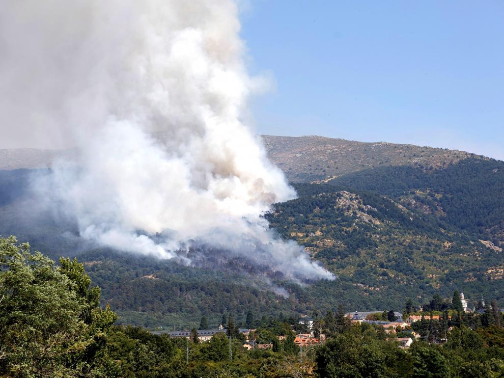 Incendio en La Granja (Segovia), próximo al Parque Nacional del Guadarrama.