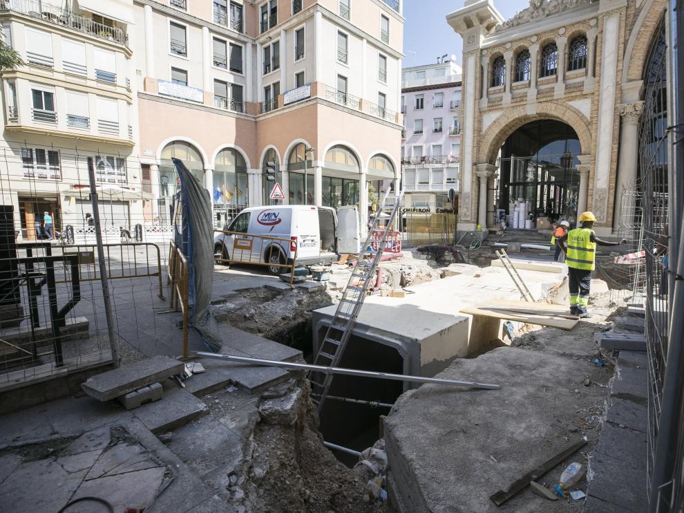 Obras de construcción del túnel de 24 metros que conectará el Mercado y el aparcamiento.