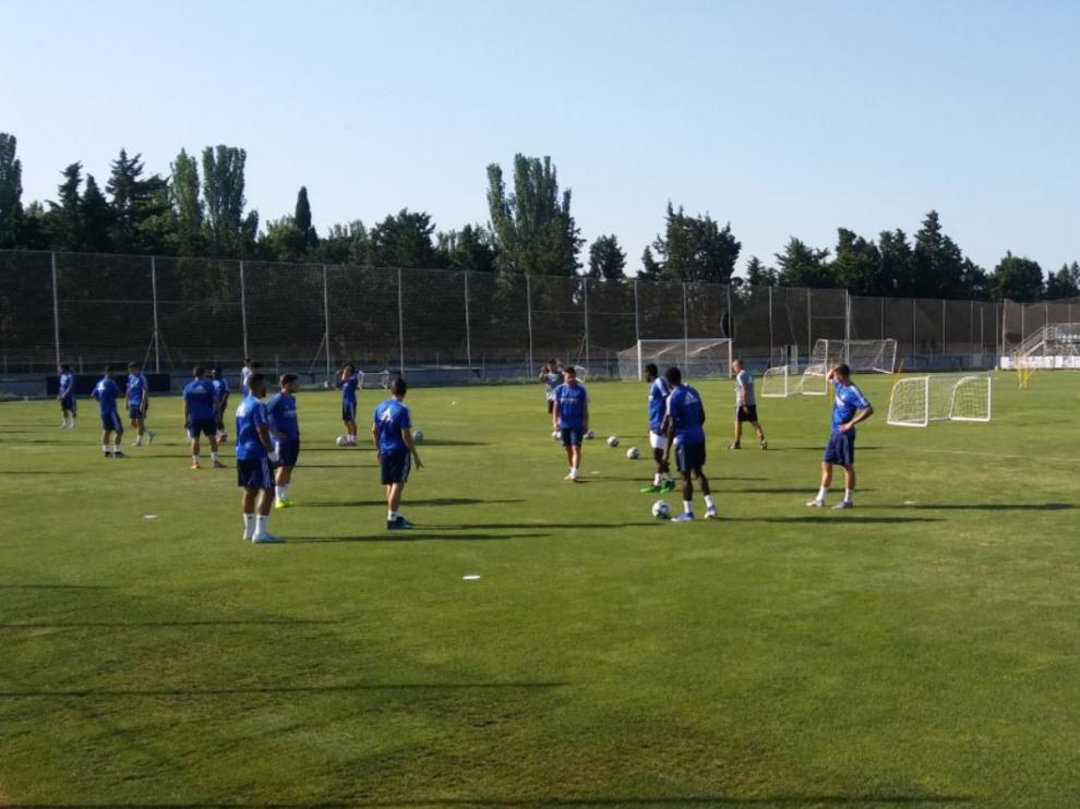 Papunashvili (en el centro de la imagen), participó en el entrenamiento del equipo este lunes después de una semana de parón por problemas en el tobillo dañado el año pasado.