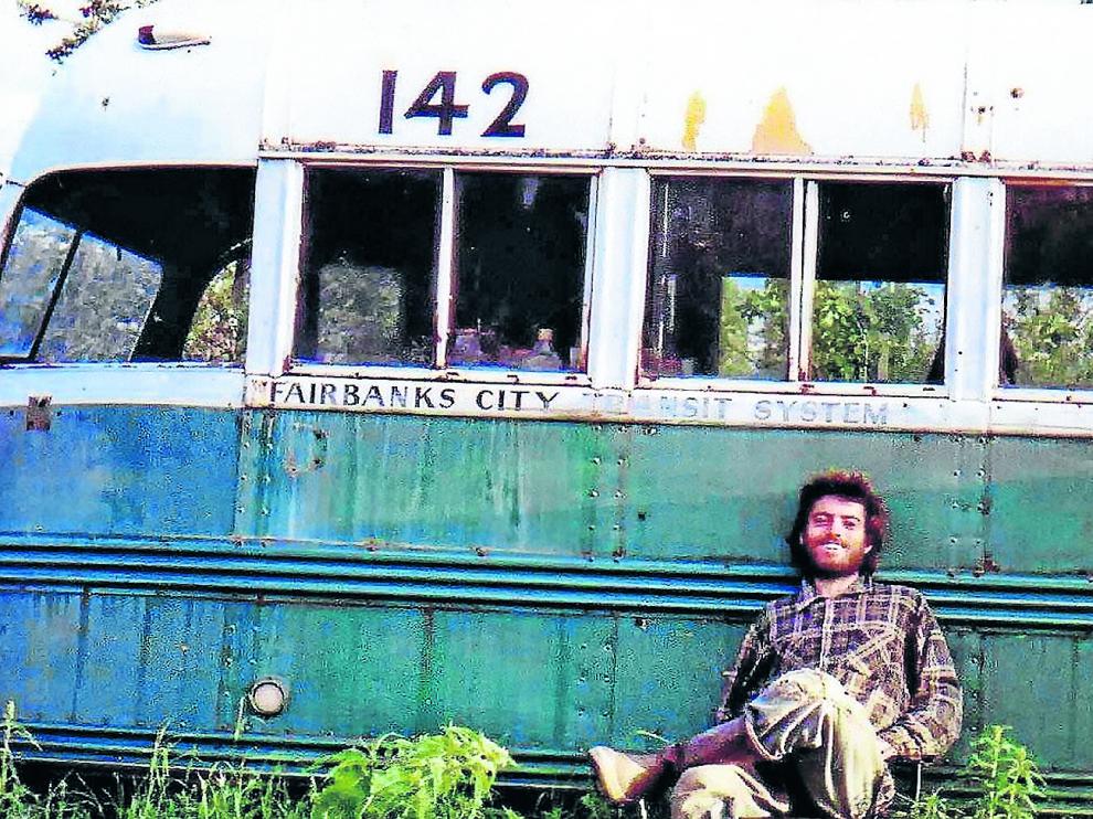 Mucho antes de que se popularizara el selfi, en la cámara del joven había una película llena de autorretratos.