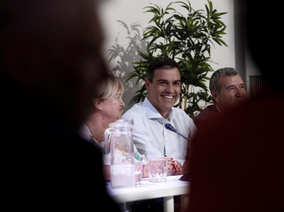 Pedro Sánchez se reúne con representantes de Teruel Existe y Soria Ya