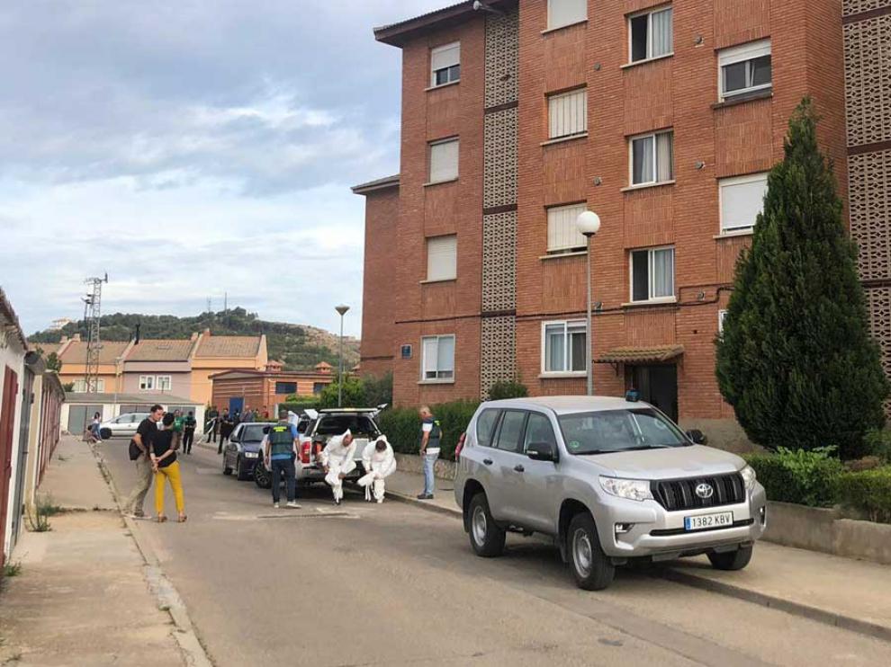 a policía judicial llega a la casa donde se ha producido el asesinato