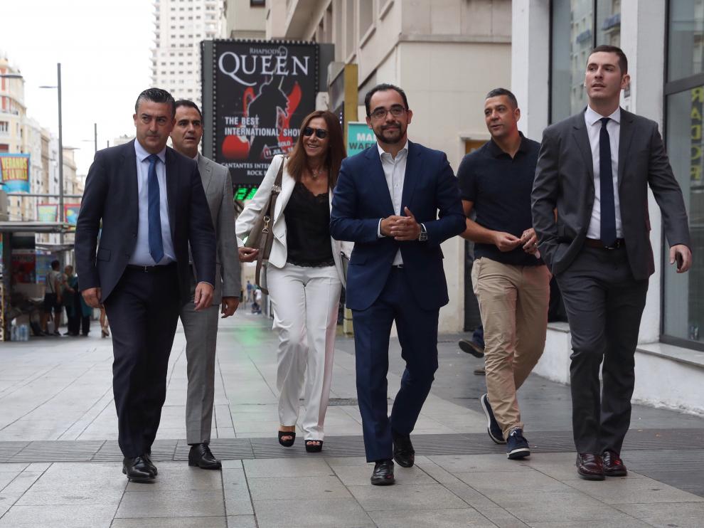 representantes y directivos de la Real Federación Española de Fútbol (RFEF), a su llegada al Juzgado del Mercantil, en la madrileña Gran Vía .