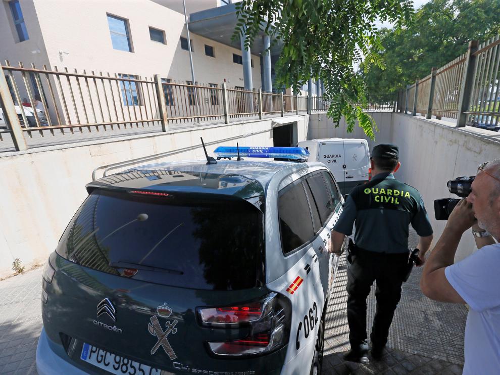 La Guardia Civil pone a disposición judicial a los detenidos por una agresión sexual múltiple en Benidorm.