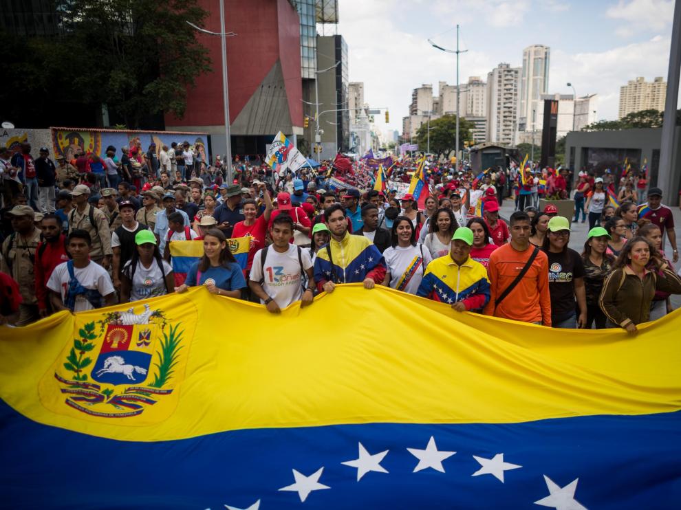 Miles de simpatizantes con el Gobierno de Venezuela participan en una manifestación contra el bloqueo de los bienes estatales de Venezuela en suelo estadounidense.