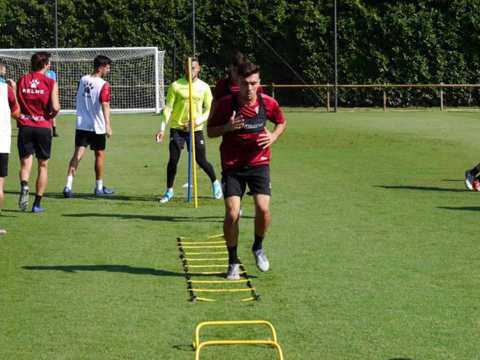 Joaquín Muñoz, durante el primer entrenamiento de la SD Huesca en La Garrocha.