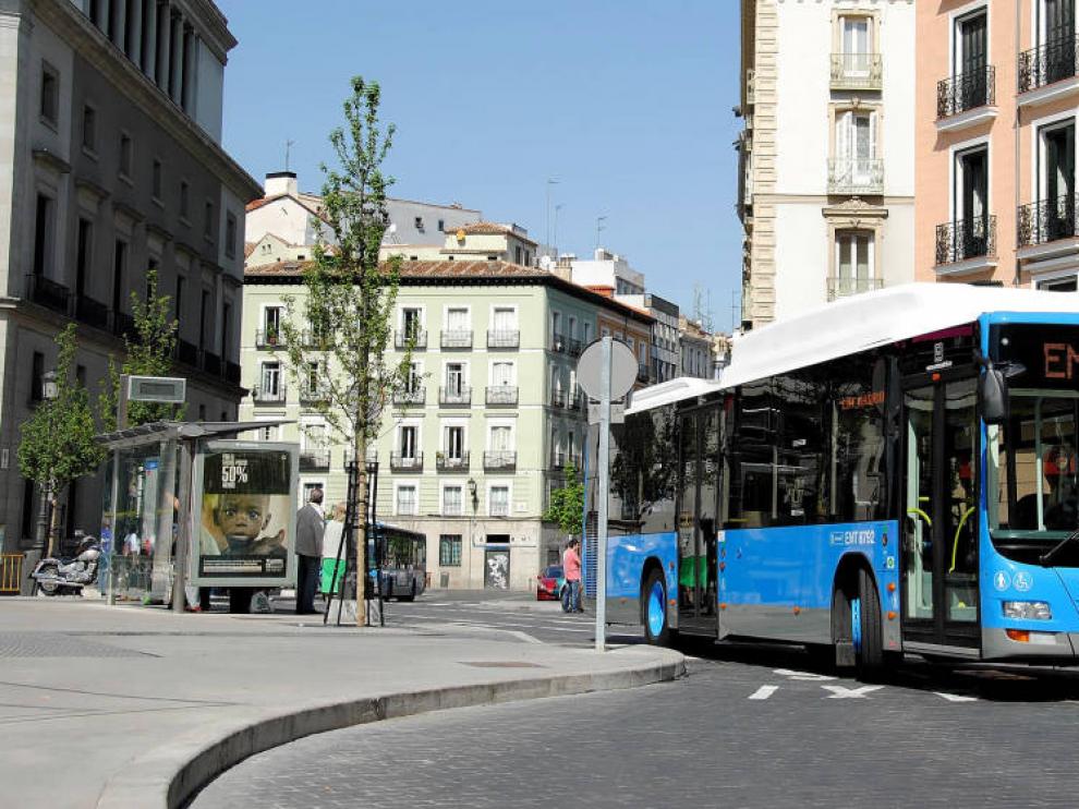 Un autobús de la Empresa Municipal de Transportes de Madrid (EMT).