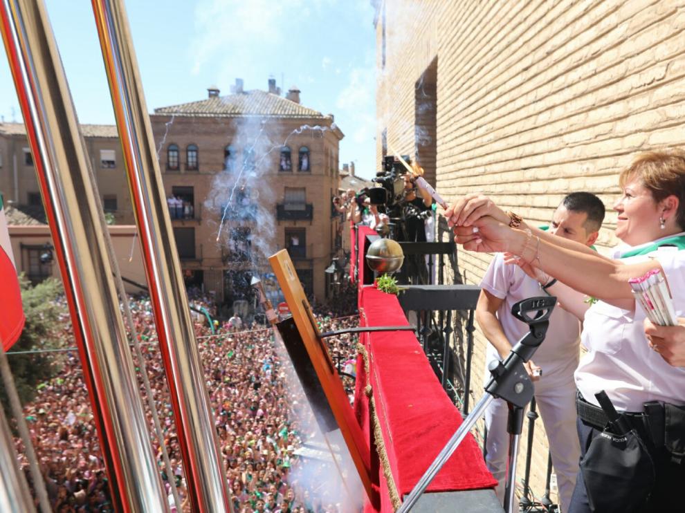 El chupinazo hace estallar la fiesta en Huesca.