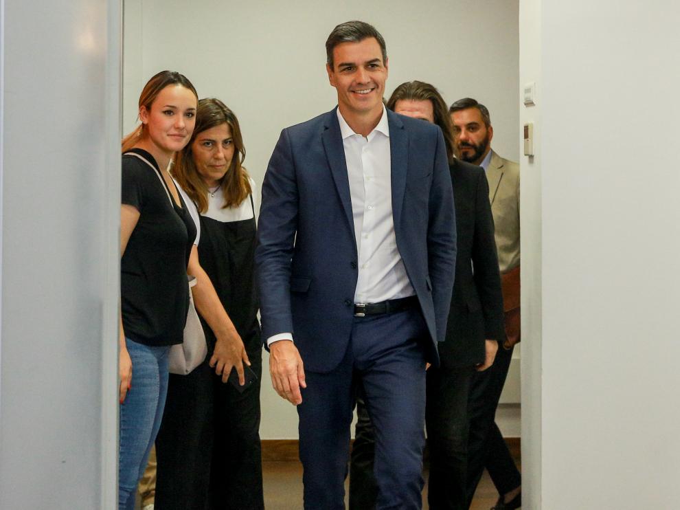 Sánchez antes de comparecer ante los medios.