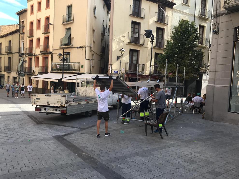 Brigadas municipales trabajando en las Fiestas de San Lorenzo de Huesca 2019