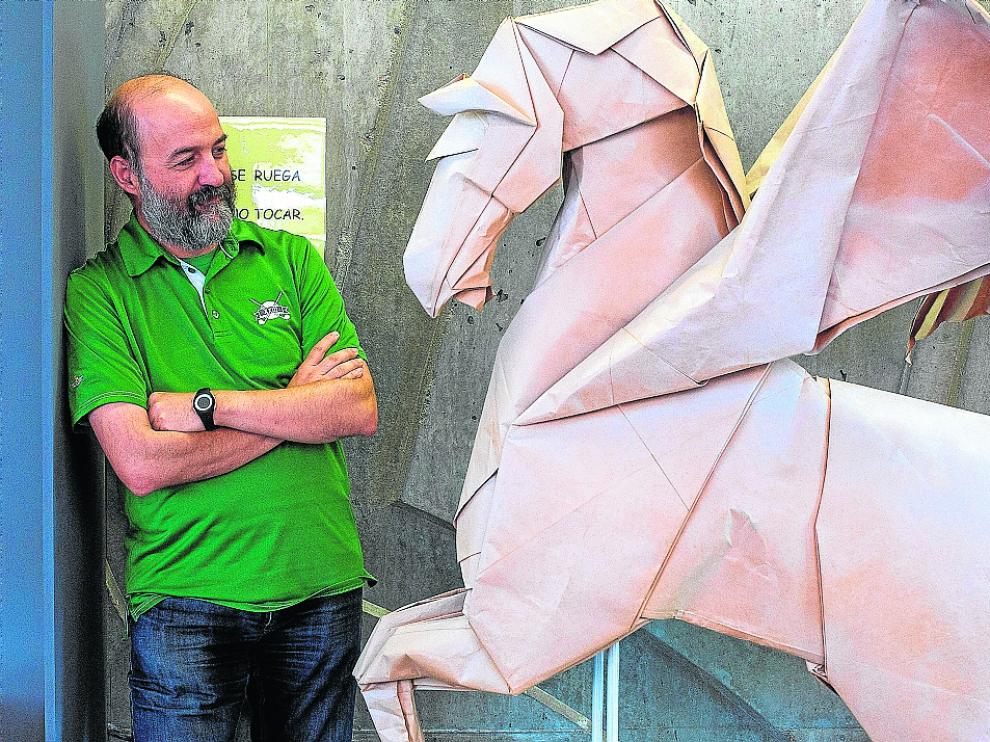 Jorge Pardo, en la Escuela Museo Origami de Zaragoza.