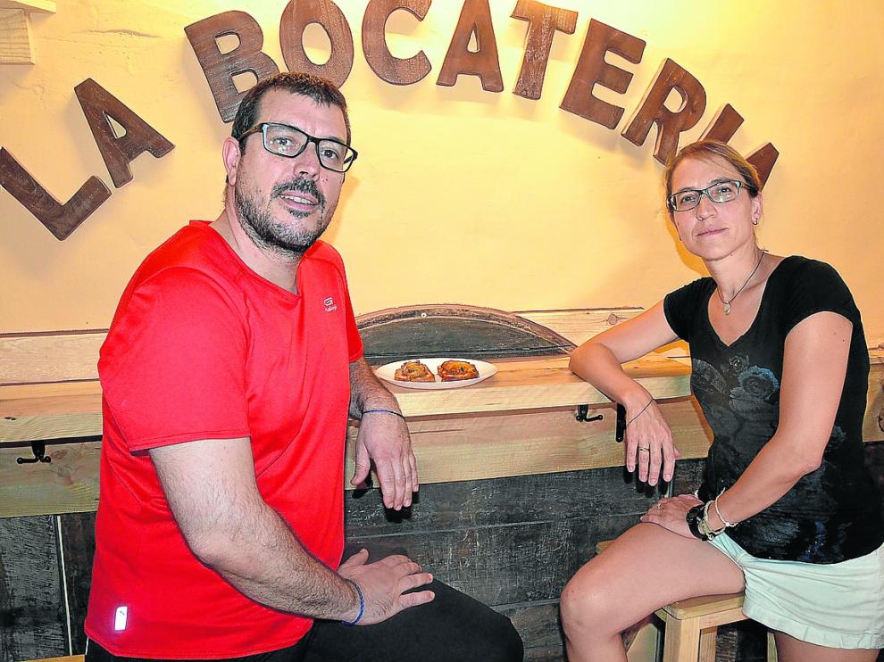 Antonio Tuda y Sara Calvo, al frente de La Bocatería de Alquézar.