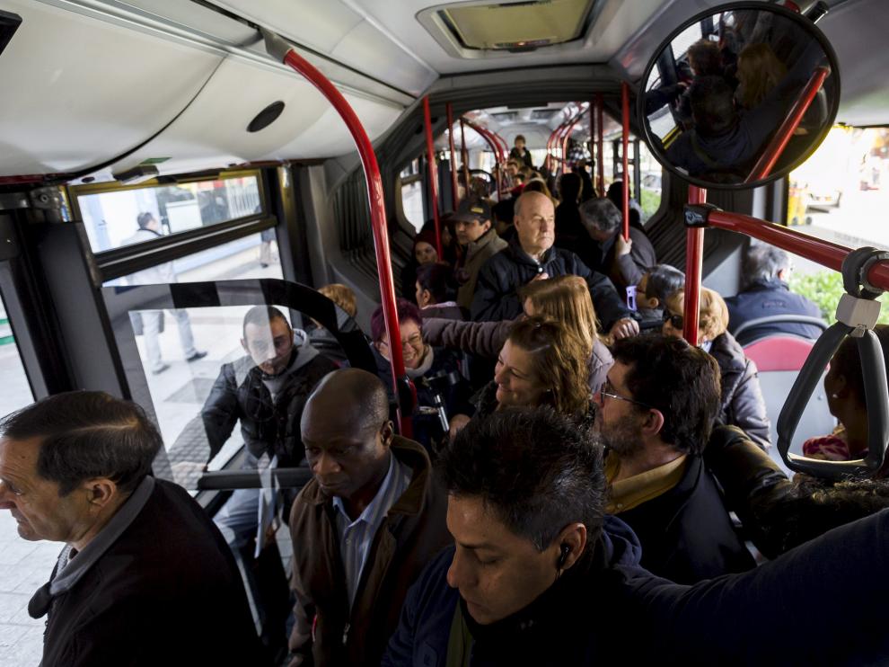 En los autobuses urbanos de Zaragoza, se deja sentir la inercia.