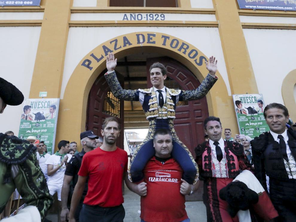 Ginés Marín salió a hombros de la plaza de toros de Huesca tras cortar dos orejas.