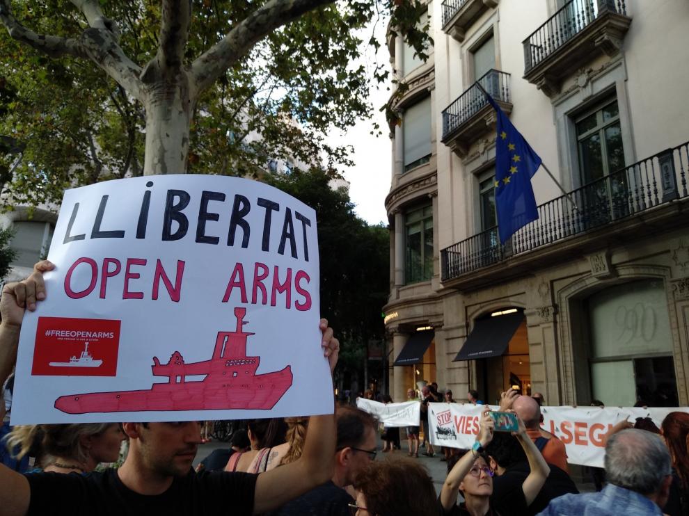 Manifestación para la apertura de puertos españoles al Open Arms en Barcelona.