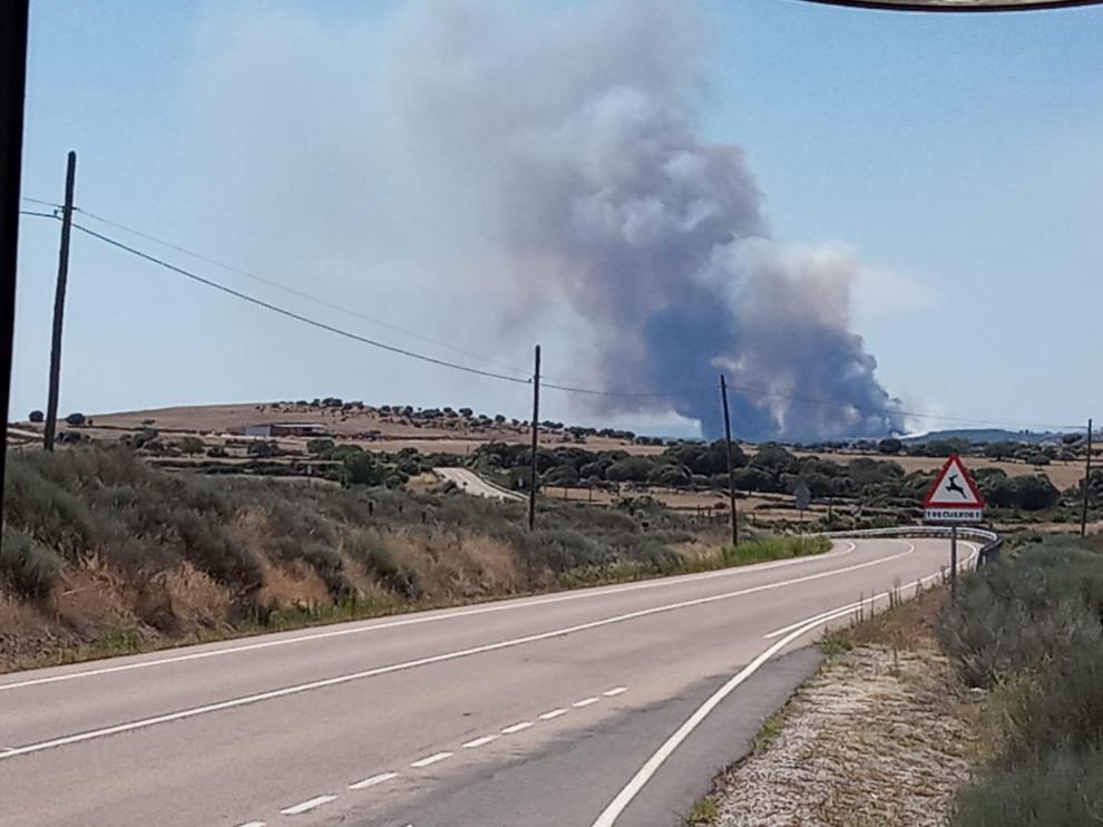Un incendio amenaza el Parque Natural de las Arribes del Duero en Salamanca.