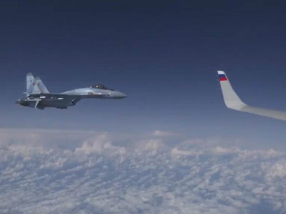 Interceptan un caza español F-18 en misión de la OTAN que se acercó al avión del ministro de Defensa ruso.