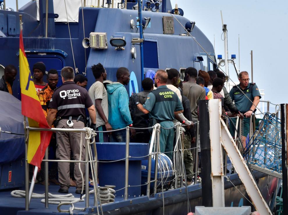 Llegada al puerto de Almería de inmigrantes rescatados por Salvamento Marítimo.