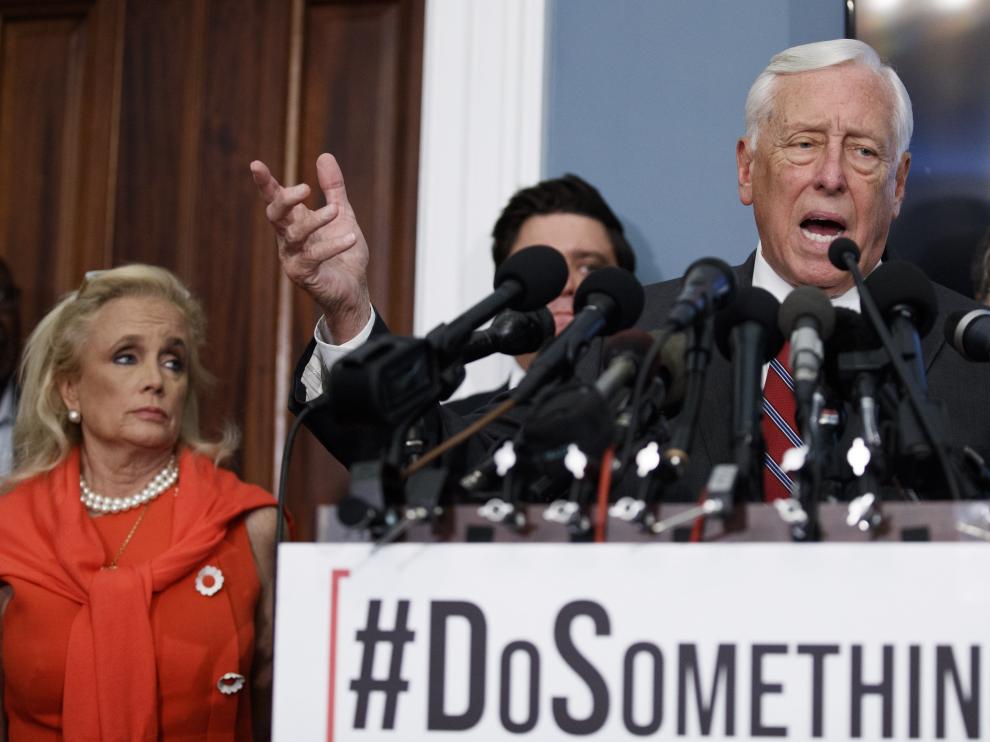 Washington (United States), 13/08/2019.- House Majority Leader Steny Hoyer responds to a question from the news media following calls on Senate Majority Leader Mitch McConnell and the Senate to take action on H.R. 8 - Bipartisan Background Checks Act of 2019 during a press conference in the US Capitol in Washington, DC, USA, 13 August 2019. The house passed the background check legislation in February but Leader McConnell has not brought it to the floor of the Senate for debate. (Estados Unidos) EFE/EPA/SHAWN THEW House Majority Leader Steny Hoyer calls on Senate Majority Leader Mitch McConnell to take action on Background Checks