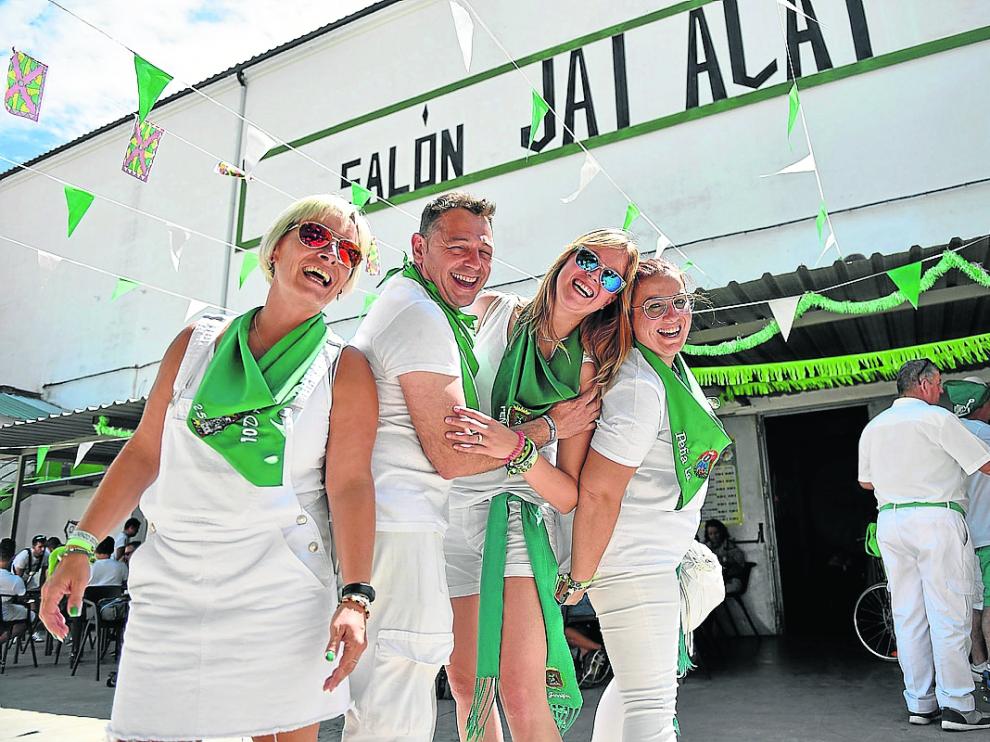 Ana Lite (10 d’Agosto), Javier Ibarz (Laurentina), Jennifer Iglesias (Zoiti) y Loreto Larripa (La Parrilla), en la comida de peñas. No pudieron asistir Tomás Hernández (Los 30) y Álvaro Antoñanzas (Los Que Faltaban).
