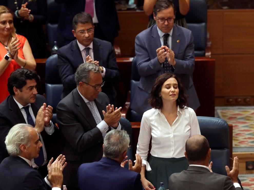Isabel Ayuso momentos después de ser investida como presidenta de la Comunidad de Madrid.