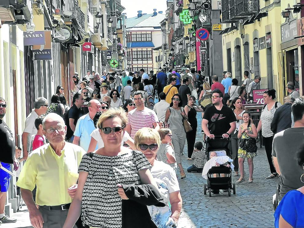 Lleno en las calles de Jaca.