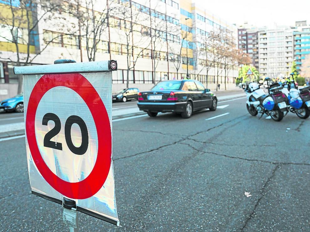 El número de multas de tráfico en Zaragoza ha caído a la mitad en ocho años.