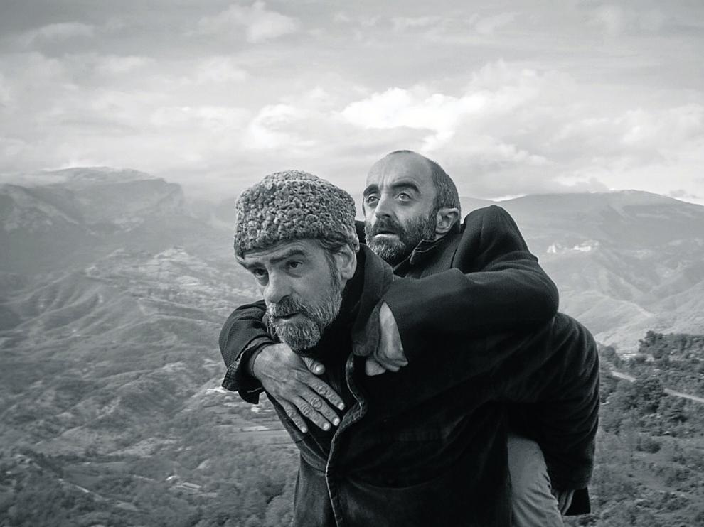 Los actores Gonzalo Cunill e Íñigo Martínez, en una imagen del ‘teaser’ de la película ‘Armugán’.