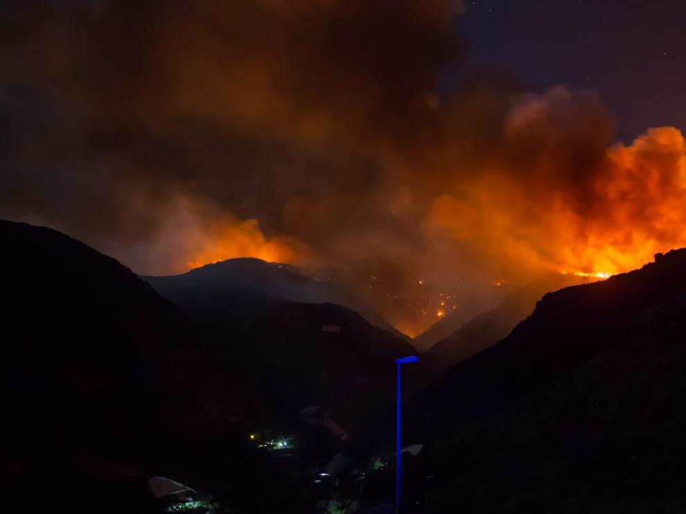 Una imagen del incendio la pasada madrugada del 13 de agosto en la cumbre de Gran Canaria.