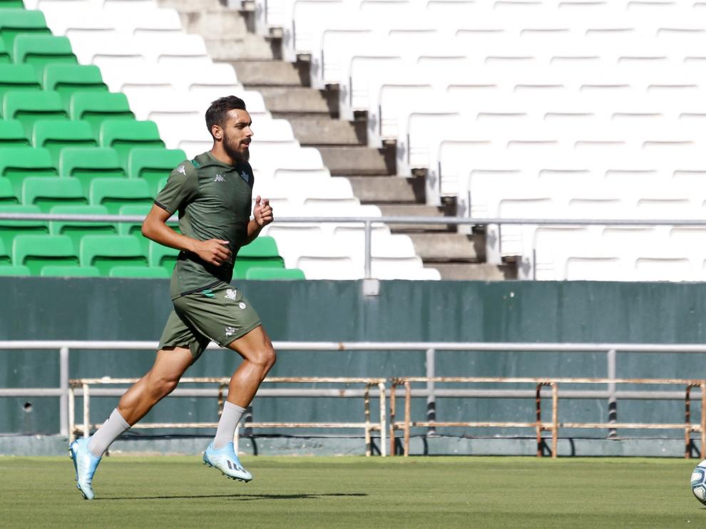 Borja Iglesias en su primer entrenamiento con el Real Betis