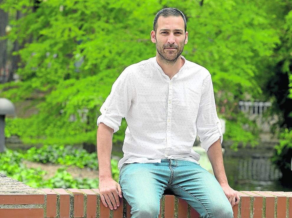 El oscense Rubén Sarvisé, exjugador de baloncesto y psicólogo deportivo, vivió "un periodo laboral único y muy recomendable" en China trabajando en una academia de baloncesto.