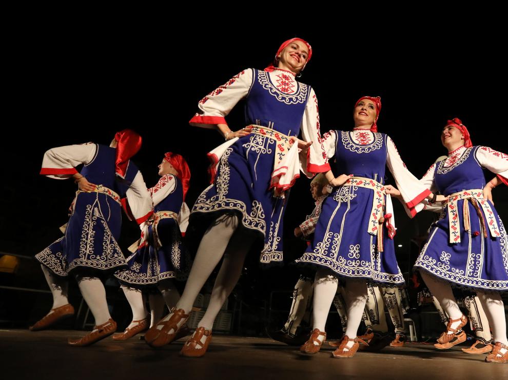 Actuación del grupo búlgaro Folklore Esemble ‘Mezra’ en la Glorieta de Teruel.