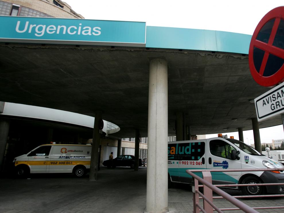 AMBULANCIAS EN URGENCIAS DEL CLINICO / 2-03-05 / FOTO: ESTHER CASAS KQ1I2299.jpg