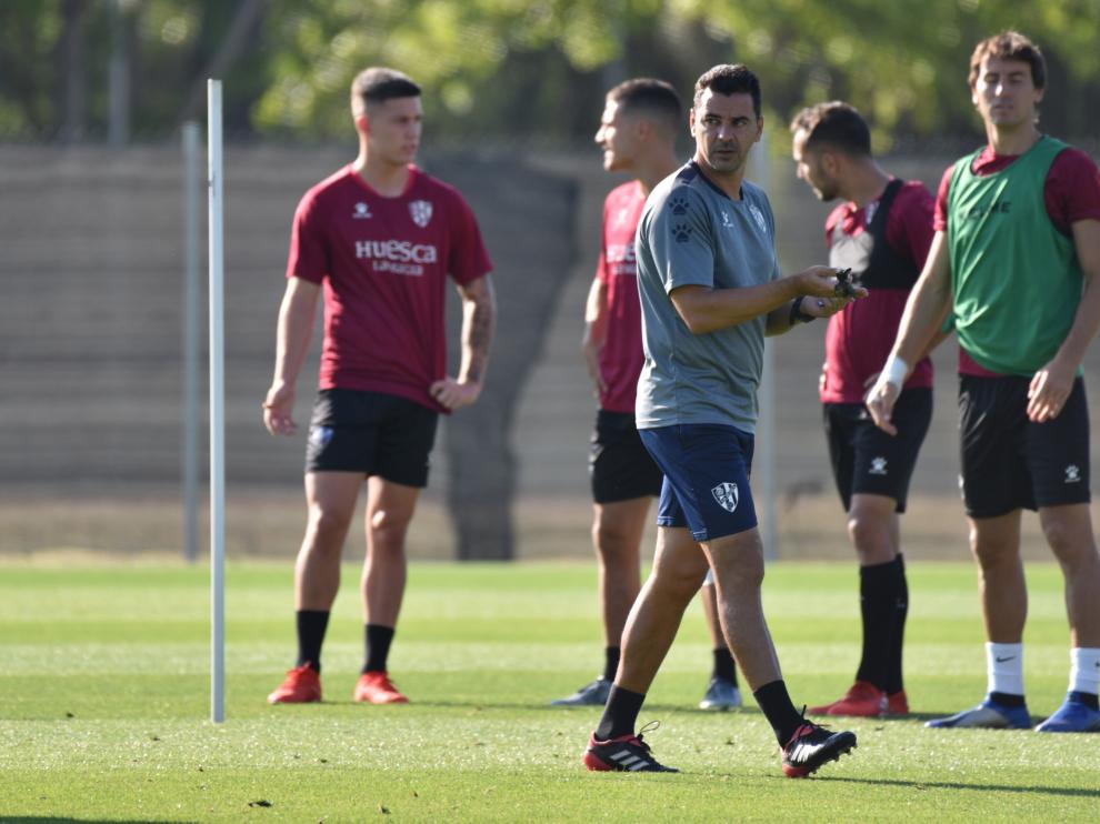 Míchel Sánchez, durante el entrenamiento de este sábado en el Pirámide.