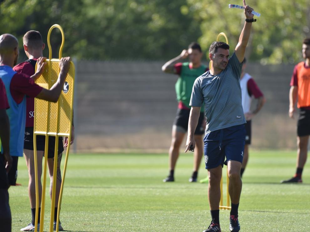 Míchel Sánchez, durante el entrenamiento de este sábado en el Pirámide.