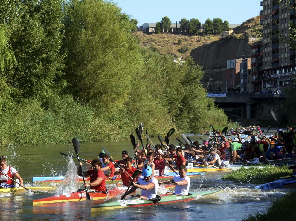 Piragüas en el río Cinca.