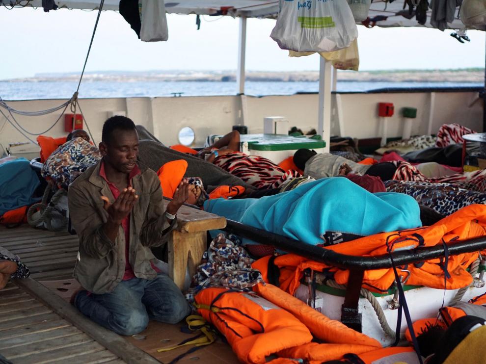 Inmigrantes a bordo del 'Open Arms'.